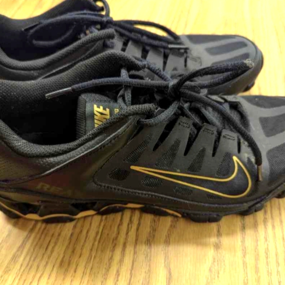 NIKE Men's Size 9.5 Relax 8 TR Mesh Leather Shoes Torch Invigor, Black & Gold